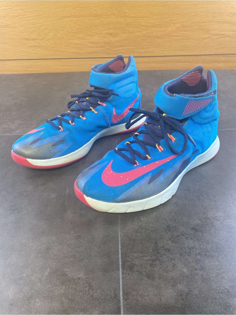 Nike Zoom Men’s Hyper Rev Blue and Pink Basketball High-Tops size 11